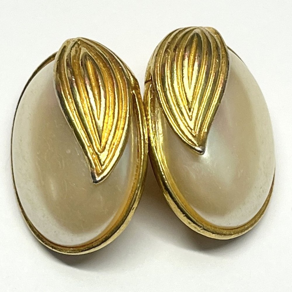 Vintage Dauplaise Pearl Earrings